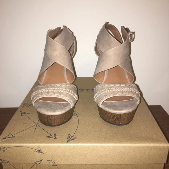 Indigo Rd Wedges - Picture 3 of 7